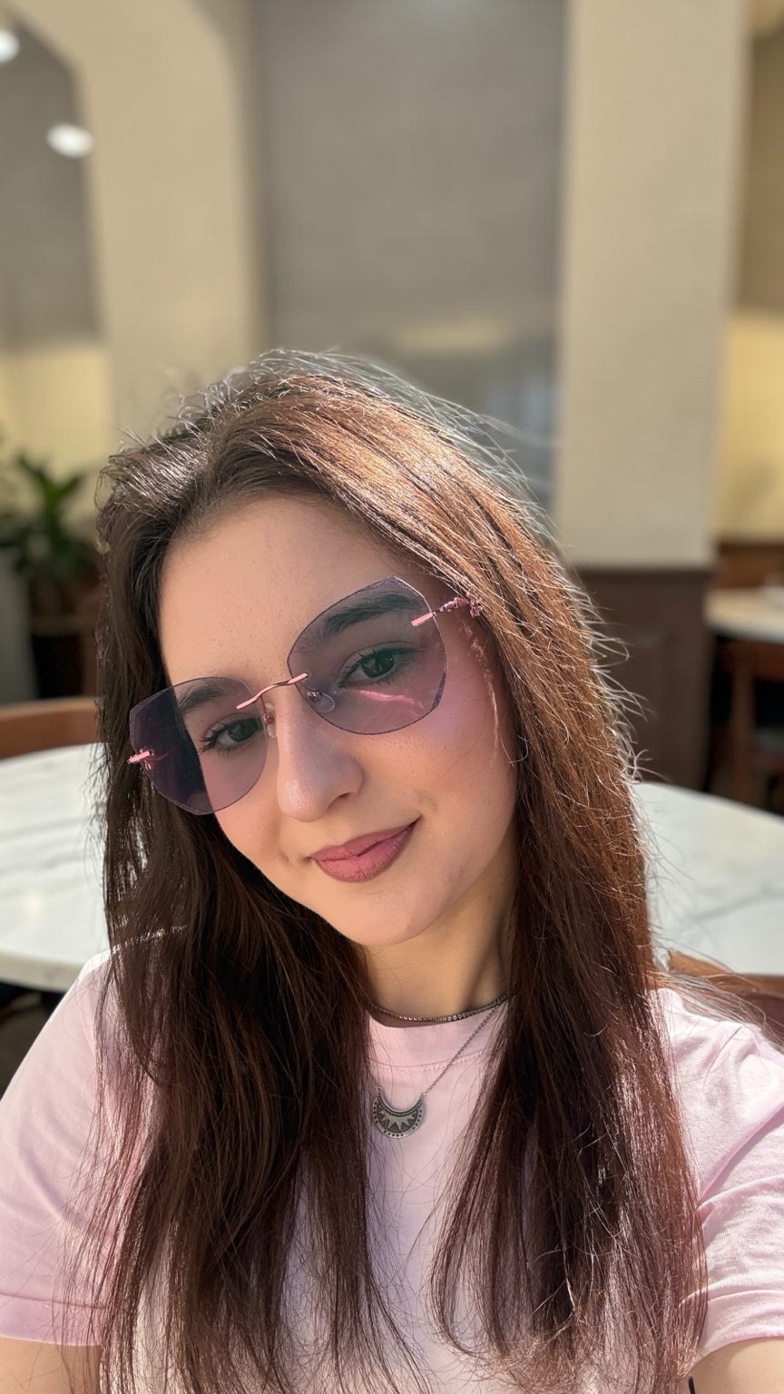 Teofana in a pink T-shirt and glasses